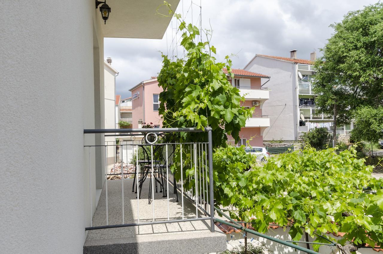 Apartment Antonija Primosten Exterior photo