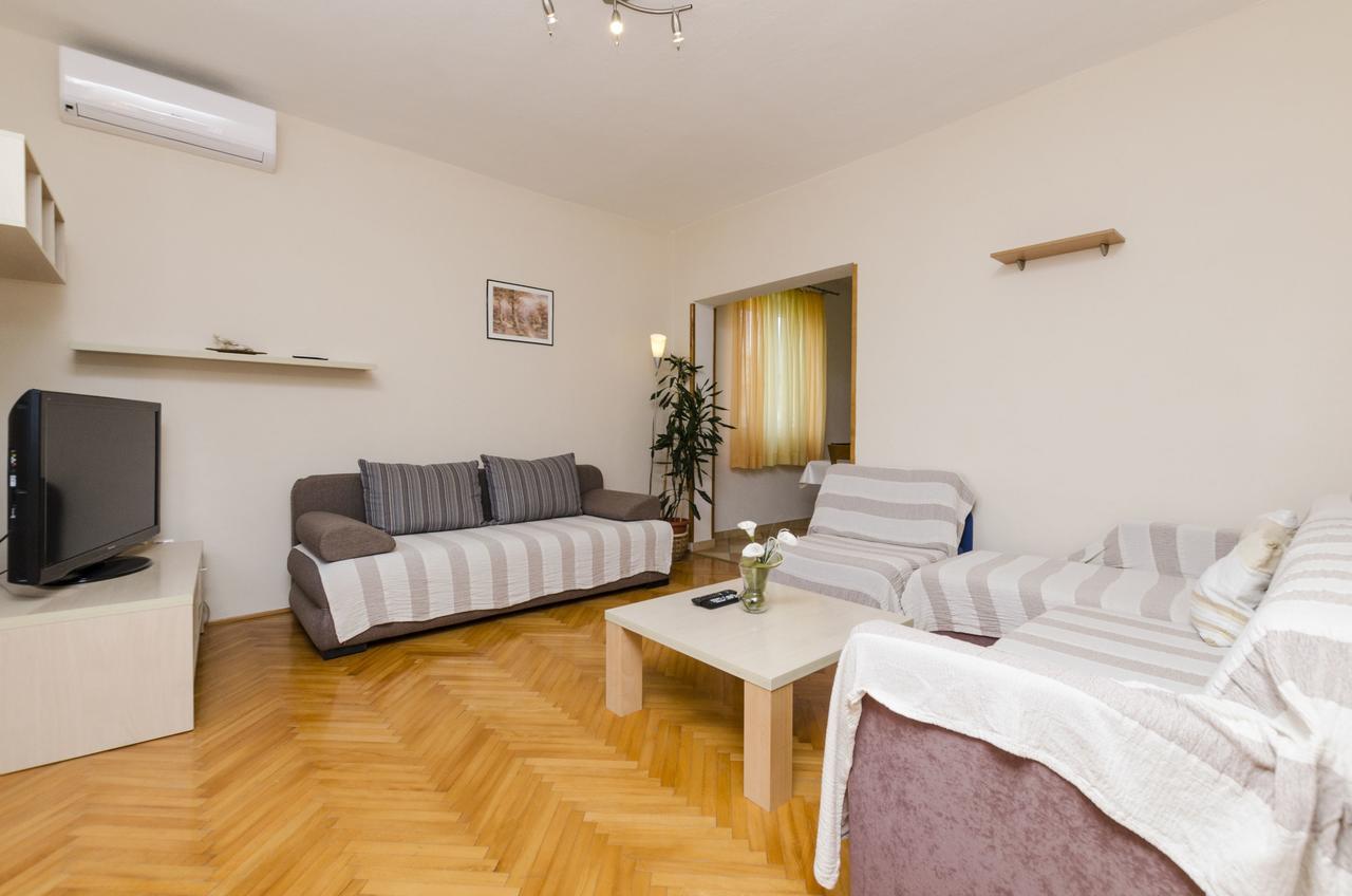 Apartment Antonija Primosten Exterior photo