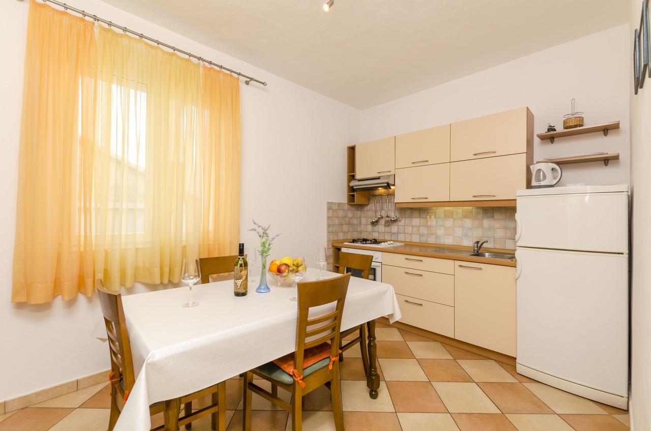 Apartment Antonija Primosten Exterior photo