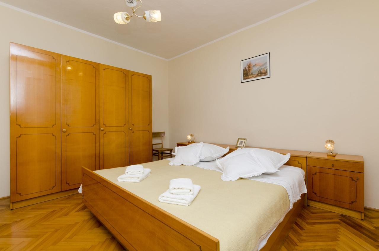 Apartment Antonija Primosten Exterior photo