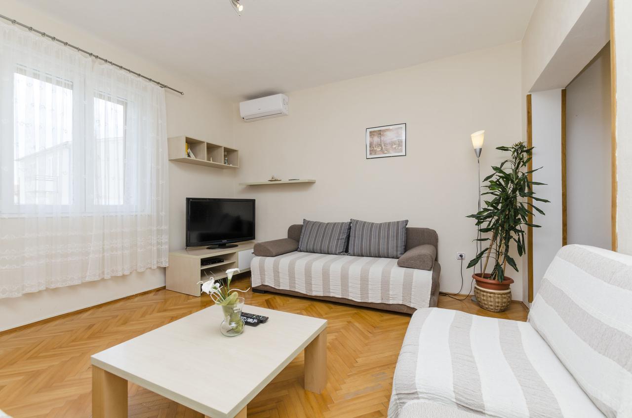 Apartment Antonija Primosten Exterior photo