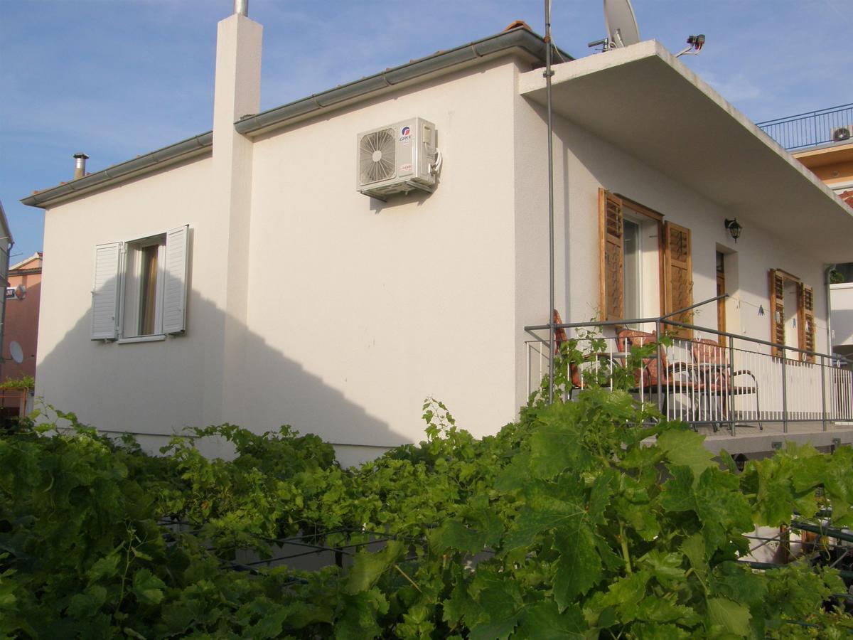 Apartment Antonija Primosten Exterior photo